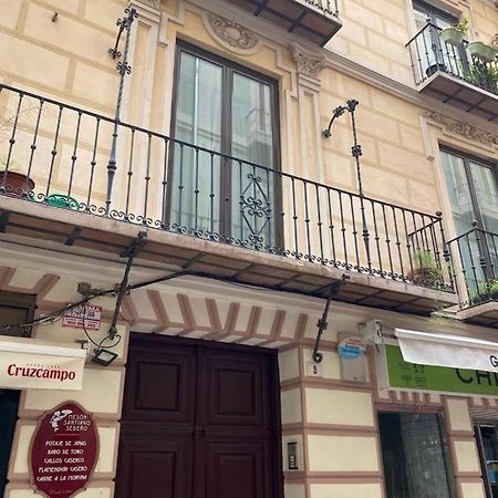 Holidays2Malaga Correo Viejo Next Cathedral Malaga With French Balconies Εξωτερικό φωτογραφία