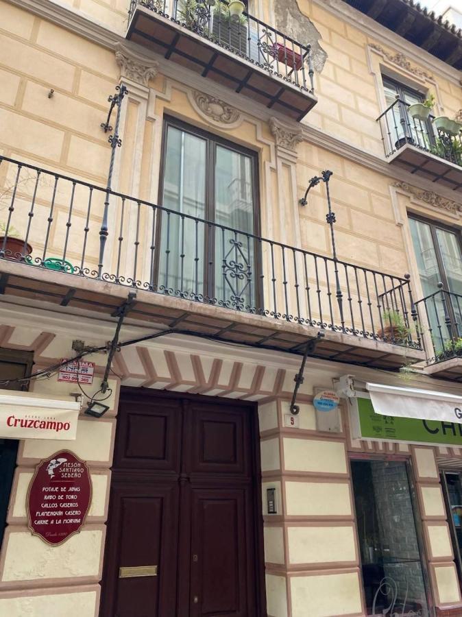 Holidays2Malaga Correo Viejo Next Cathedral Malaga With French Balconies Εξωτερικό φωτογραφία
